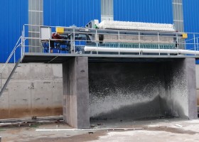 壓濾機(jī)安裝現(xiàn)場(chǎng)