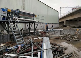 壓濾機(jī)安裝現(xiàn)場(chǎng)